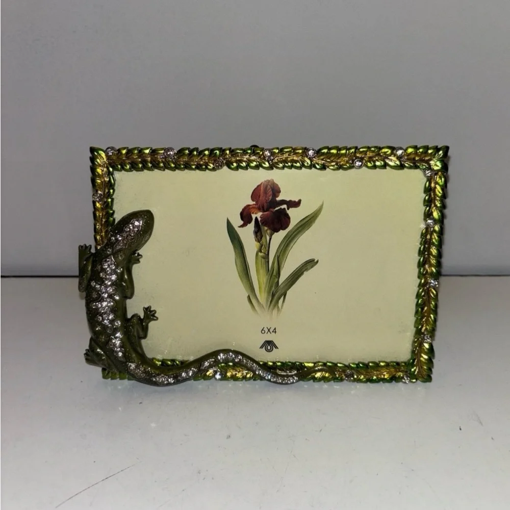 Green and white Rhinestone Lizard photo frame     6 x 4